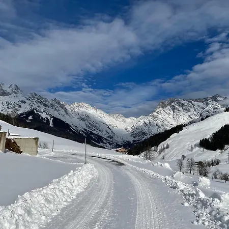 Edelweiss Bed & Breakfast 3*