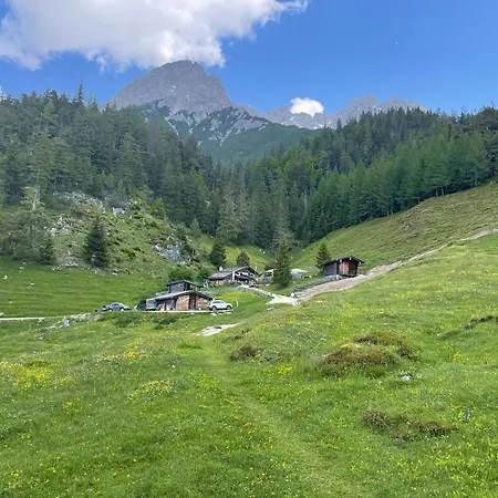 Edelweiss Bed & Breakfast 3*